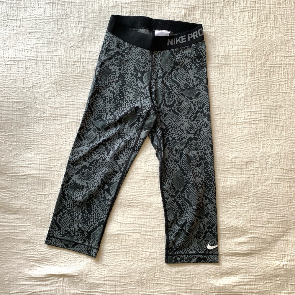 Nike Pro Cropped Snake Print Active Leggings